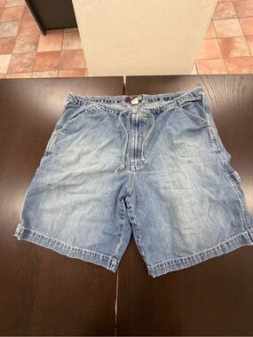 One pair of size large men’s jean shorts